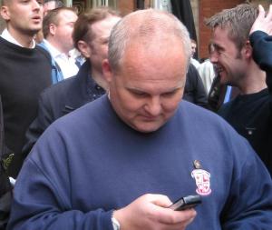 Simon visiting the Viking Cardinals website with on mobile